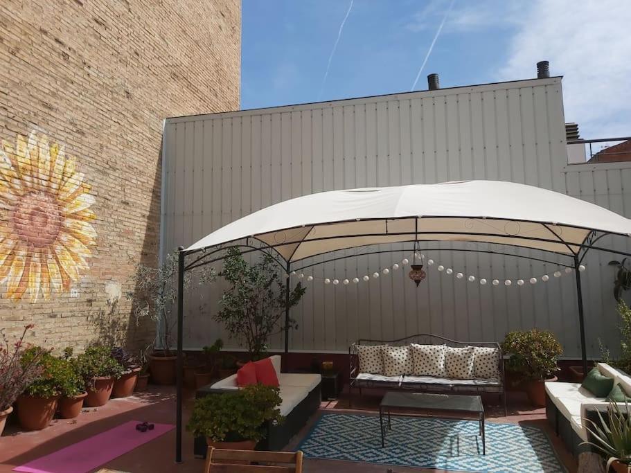 Small Room In Sants With Huge Terrace บาร์เซโลนา ภายนอก รูปภาพ